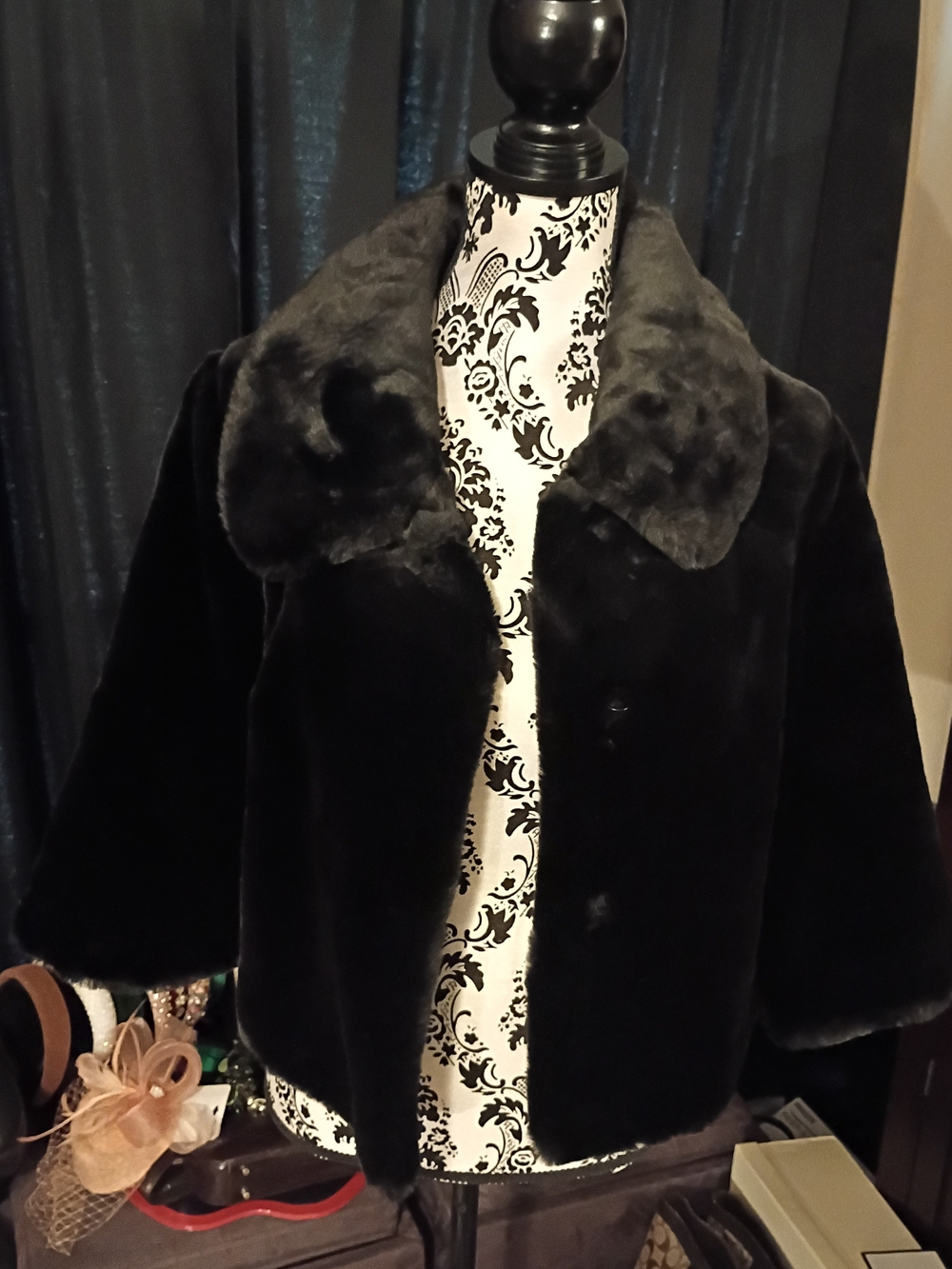 Classic Black Faux Fur Teddy Jacket with Plush Collar NWOT - Picture 3 of 3